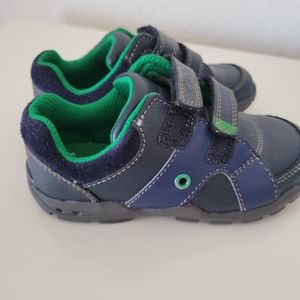 Clarks toddler size 7T